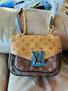 NWOT 2 Tones Messager Crossbody